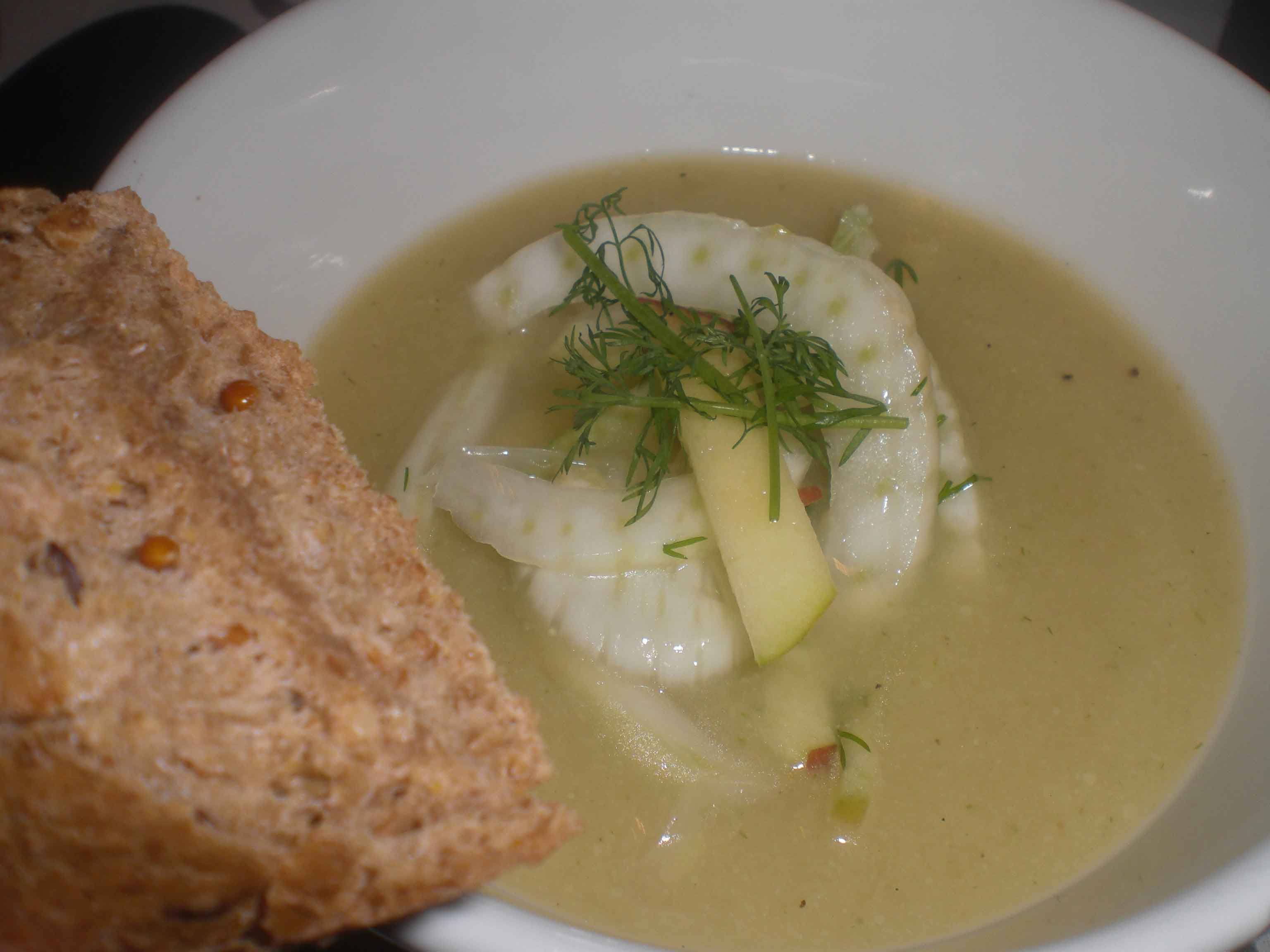 Blomkålssuppe med fennikel og æble