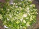 Bland forårsløg og peberfrugt i dressingen.