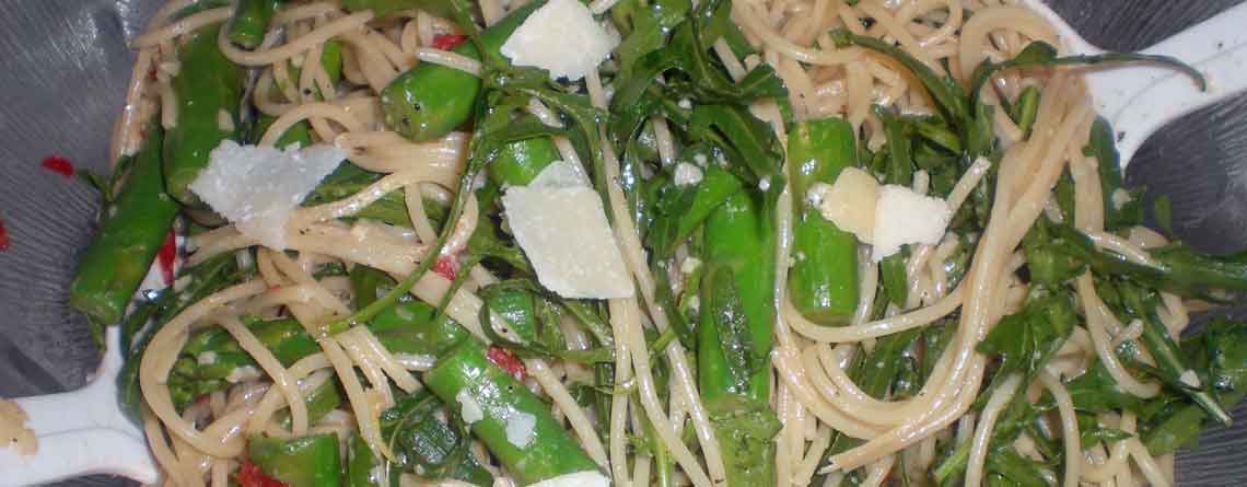 Spaghetti med rucola og asparges