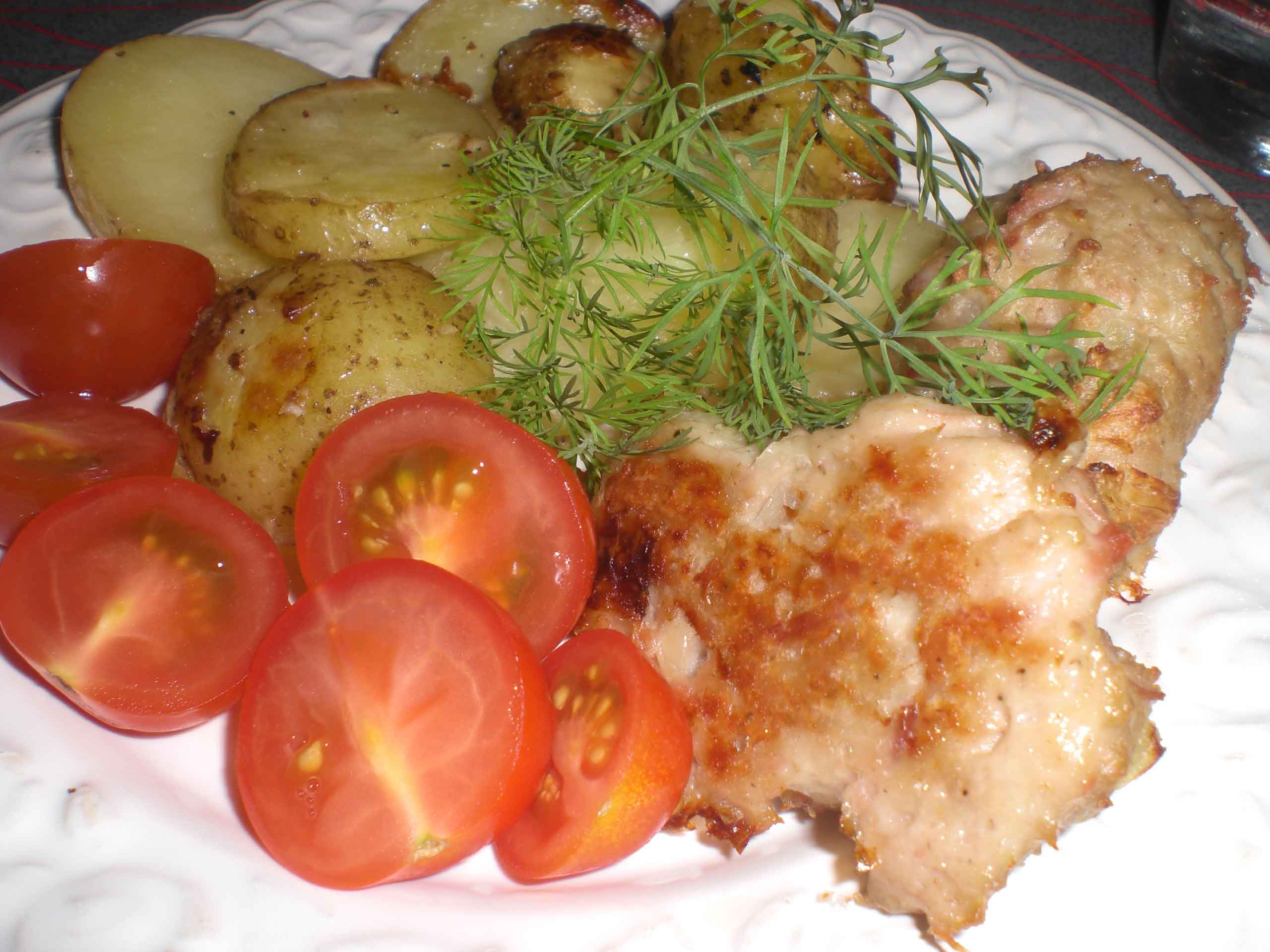 Kyllingefrikadeller med fattigmandsflødekartofler