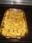 Steg kartoffelskiverne i ovnen.
