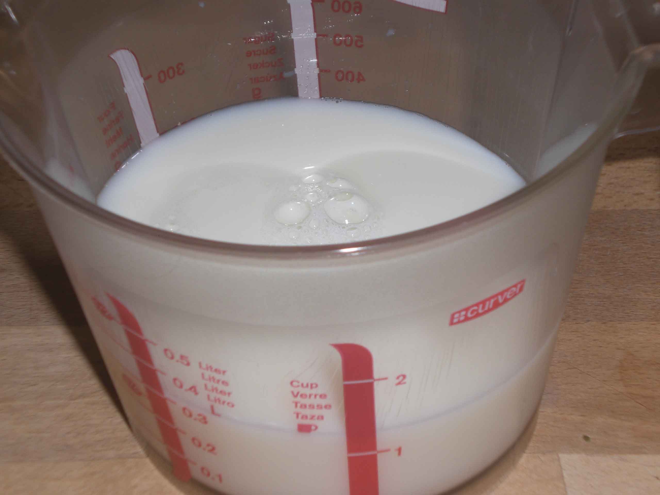 Tilsæt mælk.