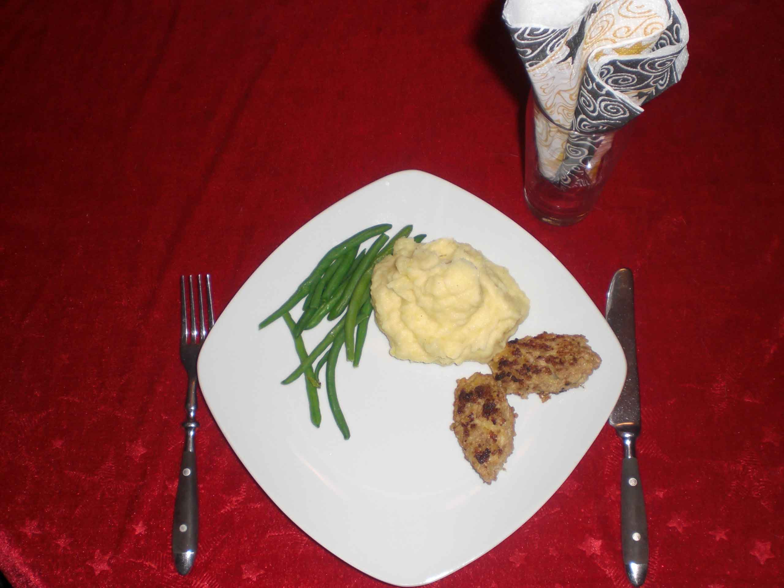 Kartoffelfrikadeller med kartoffelmos