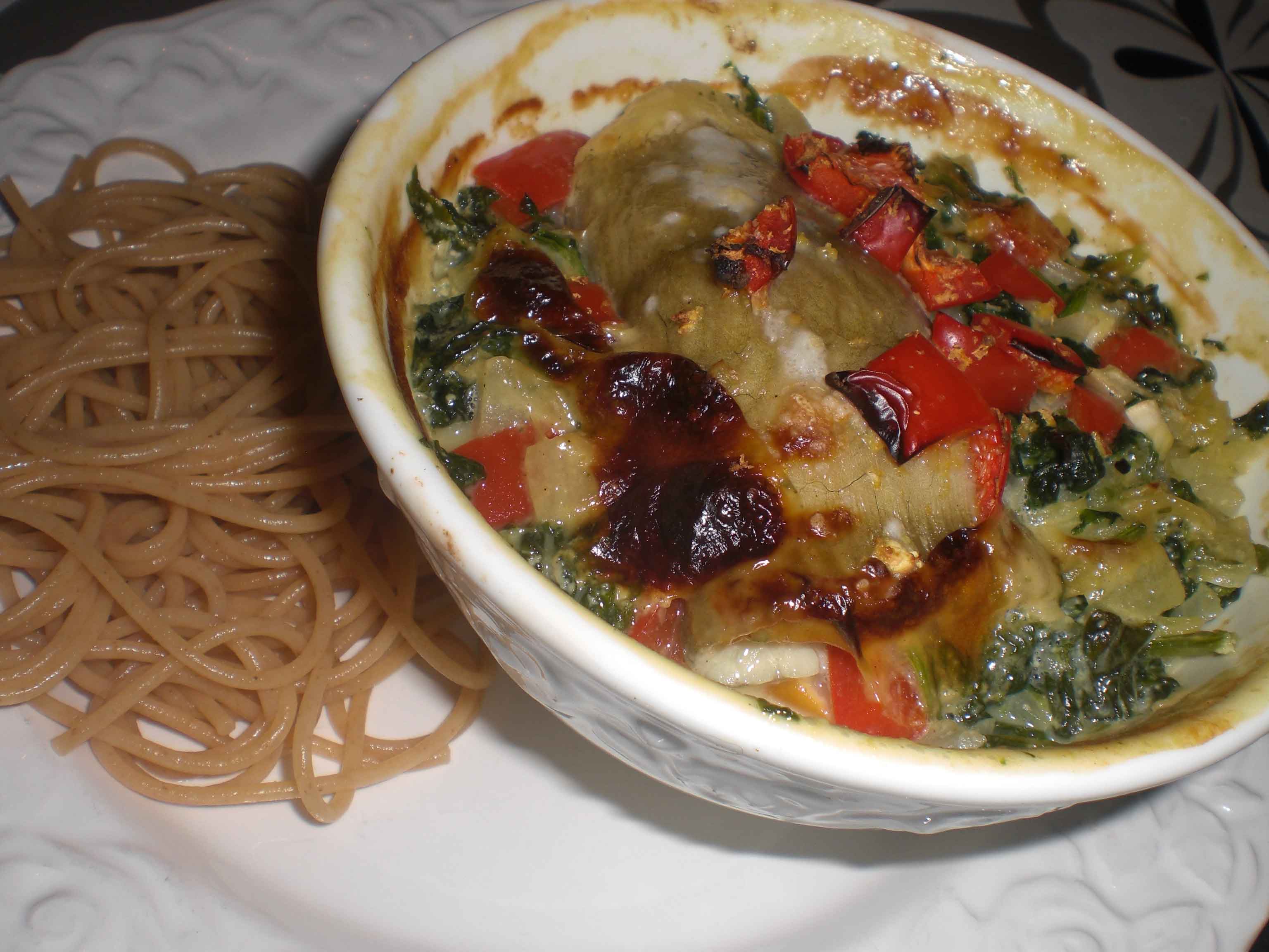 Gratinerede fiskefileter med spinat og spaghetti Gratinerede fiskefileter med spinat og spaghetti