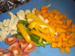 Skær grøntsager i mindre stykker.