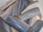 Skær ålene i 6-7 cm lange stykker.