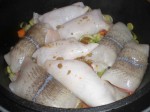 Damp fisk og grøntsager.