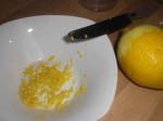 Riv citronskal.