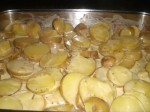 Sæt kartoflerne i ovnen.