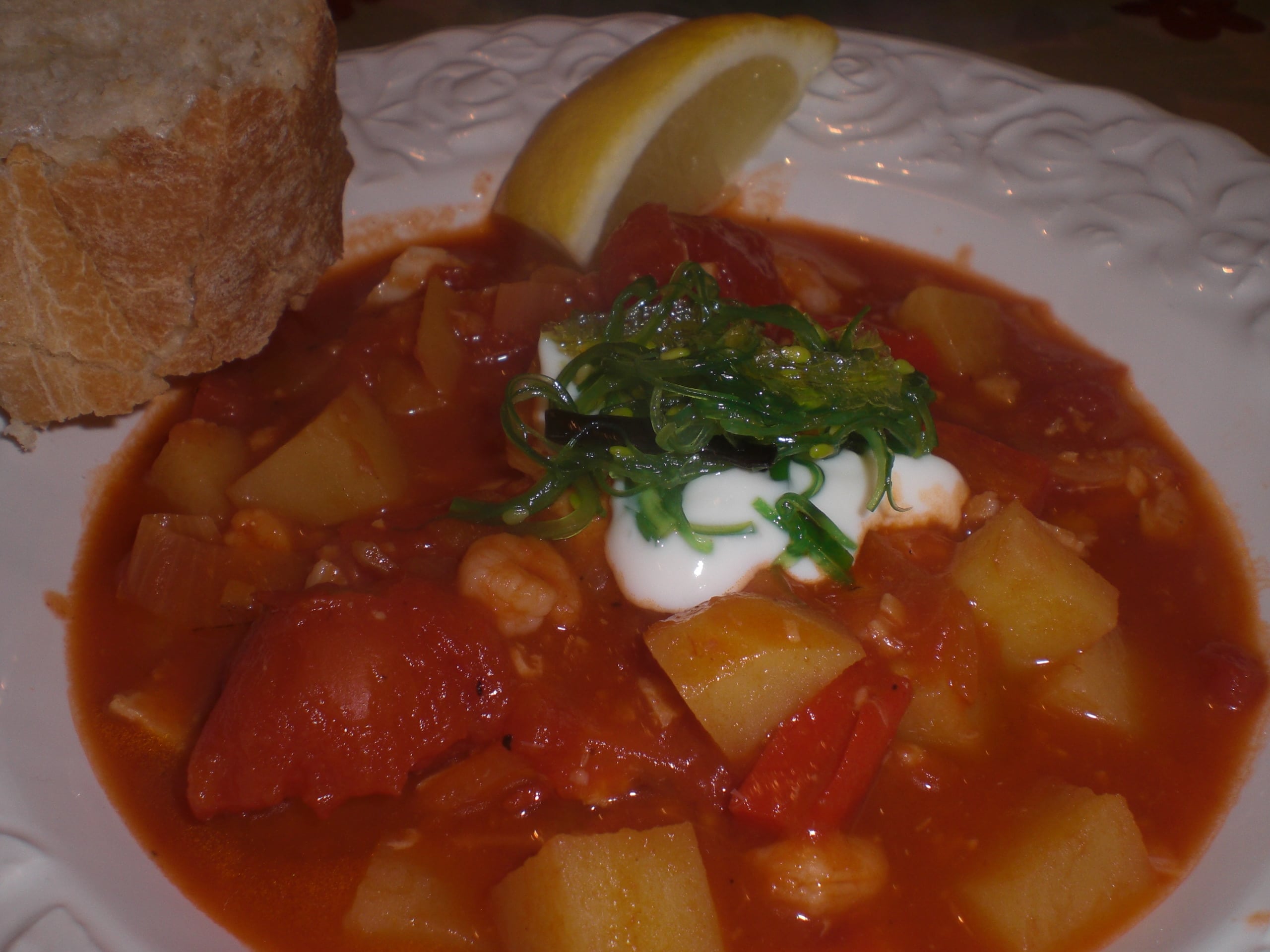 Fiskesuppe med torsk, tomat og rejer