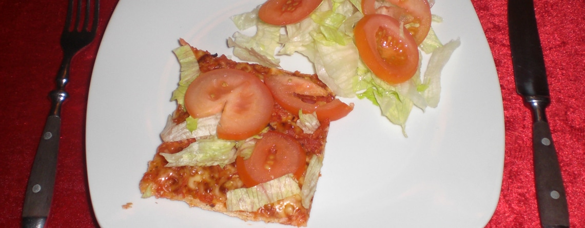 Pizza med skinke og tomat