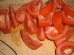 Skær tomaterne i både