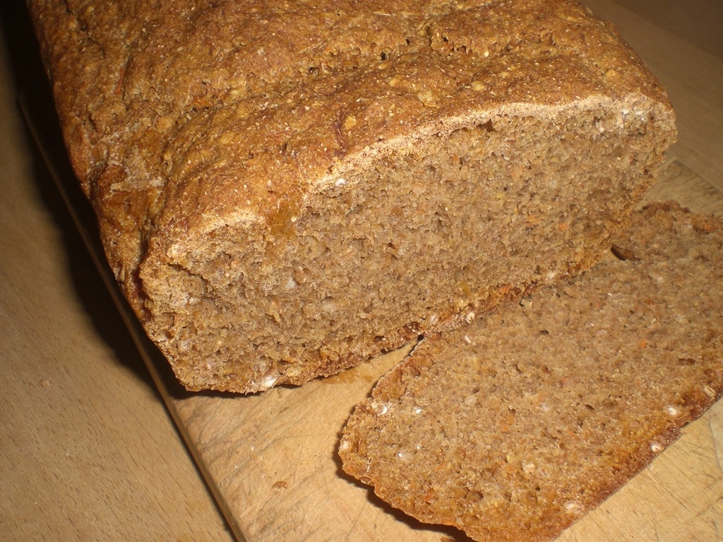 Rugbrød med surdej og gulerødder