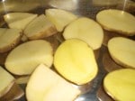 Halver kartoflerne.