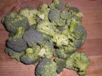 Del broccolien i buketter.