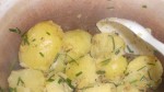 Vend purløg i kartoflerne lige inden servering.