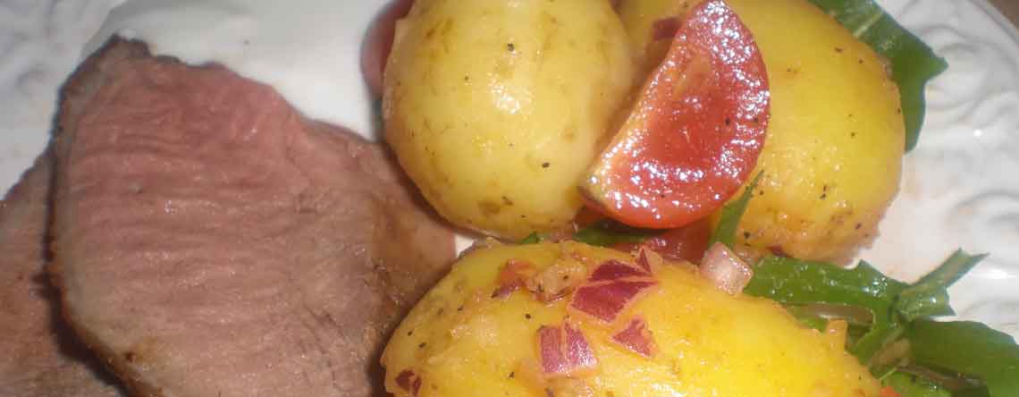 Ristet andebryst med kartoffel-tomatsalat