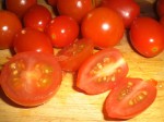 Halver tomaterne.