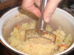 Mos kartofler, gulerødder og hvidløg.