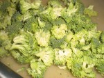 Del broccolien i små buketter.