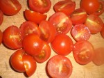 Halver tomaterne.
