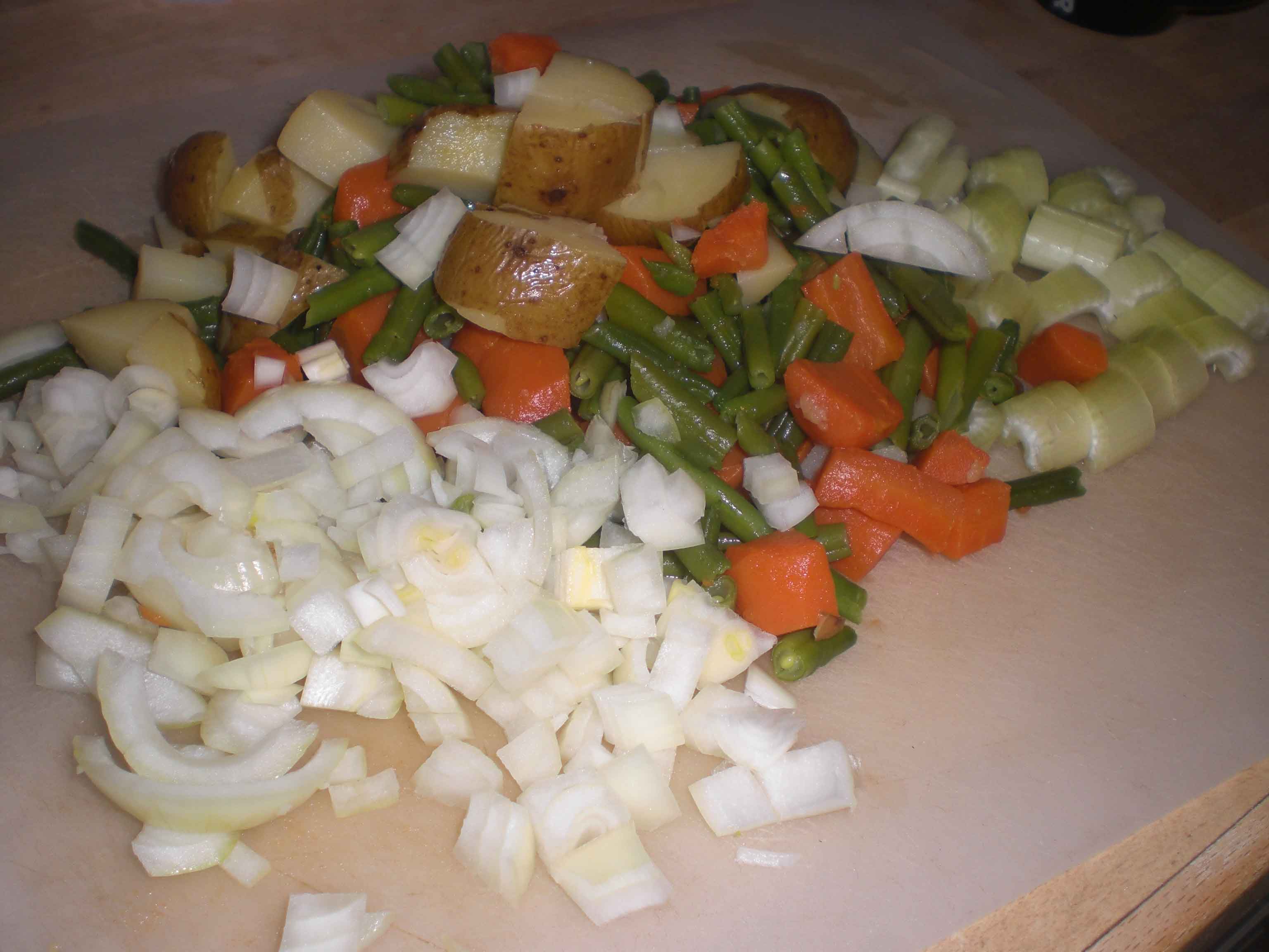 Skær grøntsagerne i passende stykker.