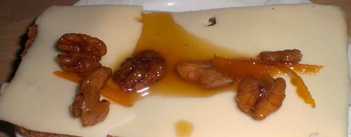Syltede valnødder i honning