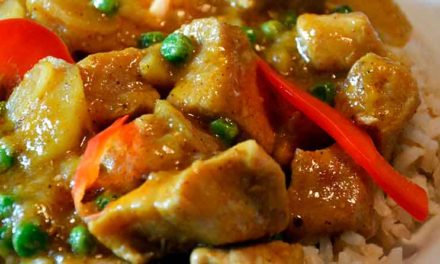 Kinesisk curry med skinketern og champignoner
