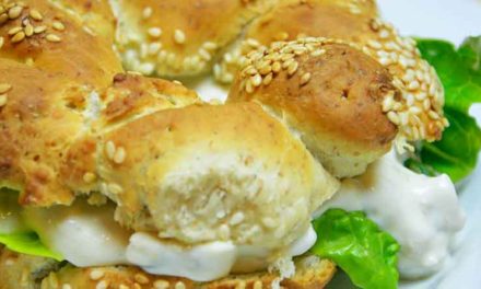 Tyrkiske bagels – Simit – med kyllingesalat