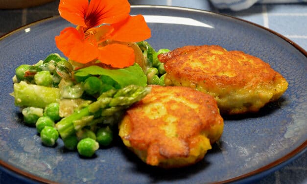 Kartoffelsalat med asparges – samt fiskefrikadeller